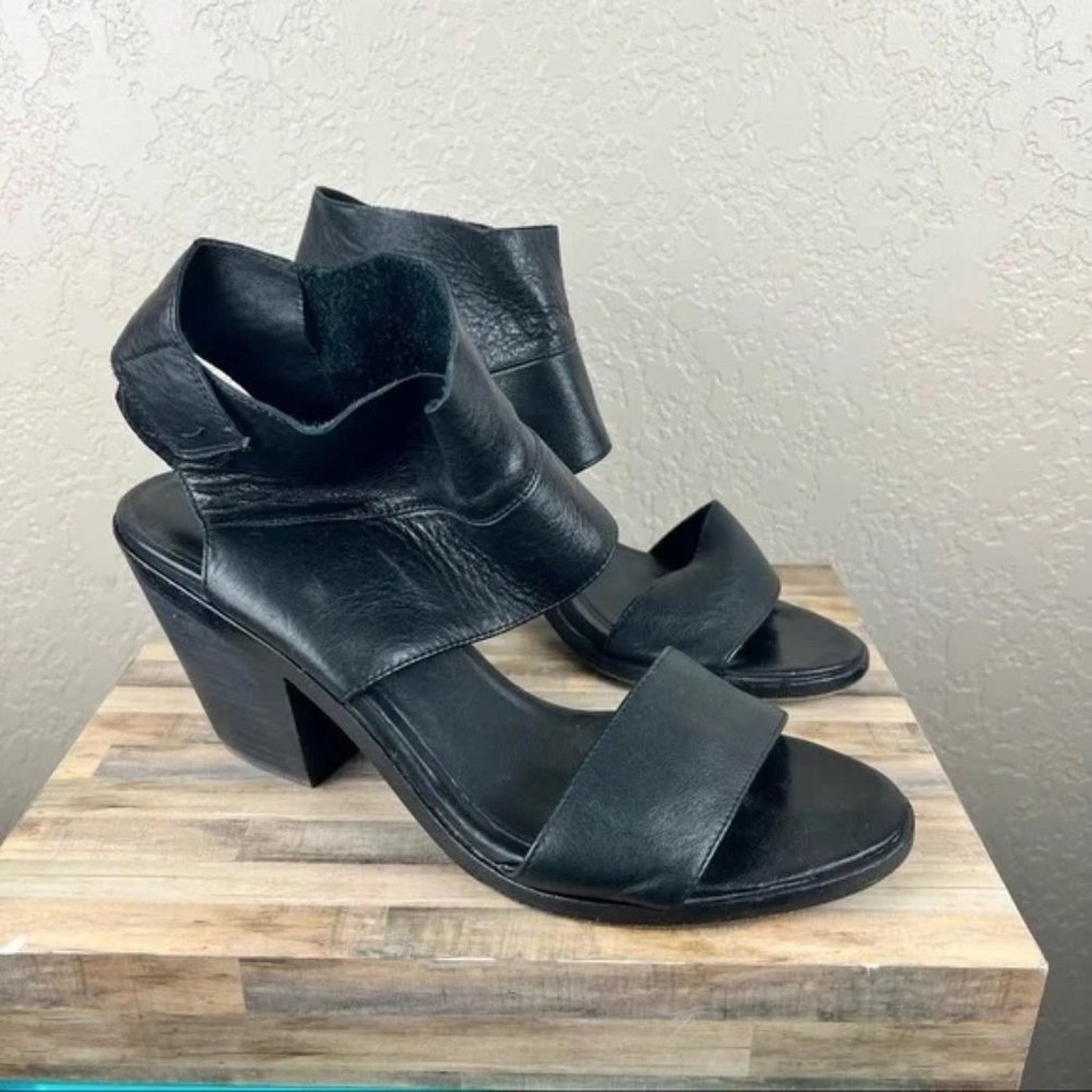 Eileen Fisher black leather heeled sandal